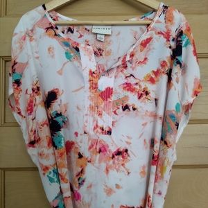 Bright Abstract Sleeveless Blouse with Belt